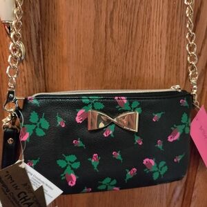 BETSEY JOHNSON "I'M IN CHARGE" Charging Purse Crossbody Chain Strap and Wristlet